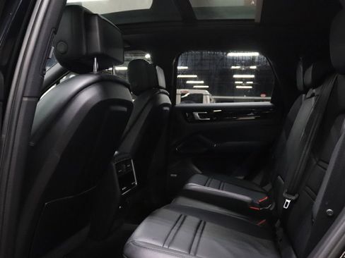 Used 2019 Porsche Cayenne image 14