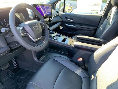 New 2026 Toyota Sienna XLE Woodland Edition AWD/4WD image 10