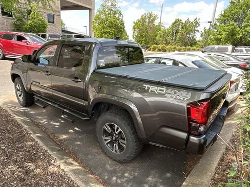 Used 2018 Toyota Tacoma TRD Sport image 2