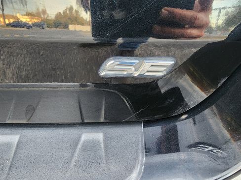 Used 2015 Toyota Sienna SE image 9