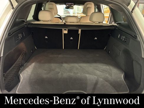 Used 2025 Mercedes-Benz GLC 350e 4MATIC image 28