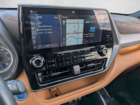 Used 2021 Toyota Highlander Platinum image 12