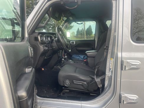 Used 2018 Jeep Wrangler Unlimited Sport S image 21