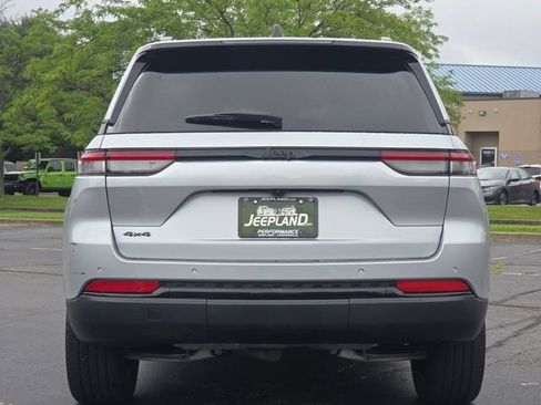 Used 2024 Jeep Grand Cherokee Altitude AWD/4WD image 22
