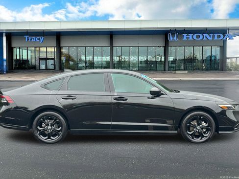 Certified 2025 Honda Accord SE image 3