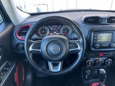 Used 2016 Jeep Renegade Trailhawk w/ Premium Trailhawk Package image 10