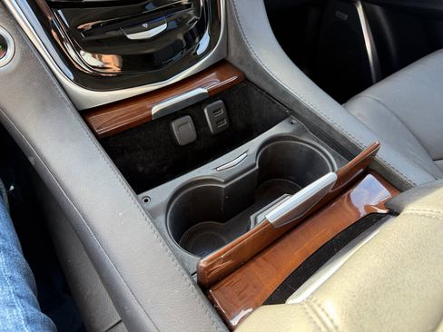 Used 2016 Cadillac Escalade ESV Premium image 32