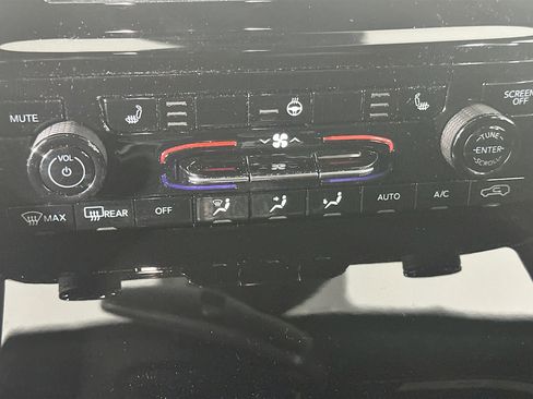 Used 2023 Jeep Grand Cherokee Altitude image 23