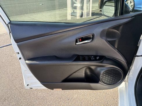 Used 2022 Toyota Prius AWD image 32