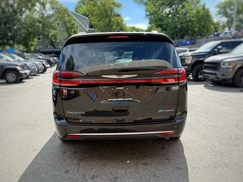 Used 2023 Chrysler Pacifica Pinnacle FWD image 10