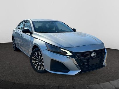 Used 2024 Nissan Altima 2.5 SV