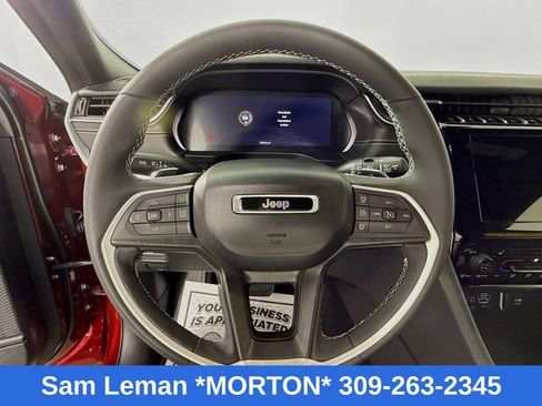 Used 2024 Jeep Grand Cherokee Altitude image 11