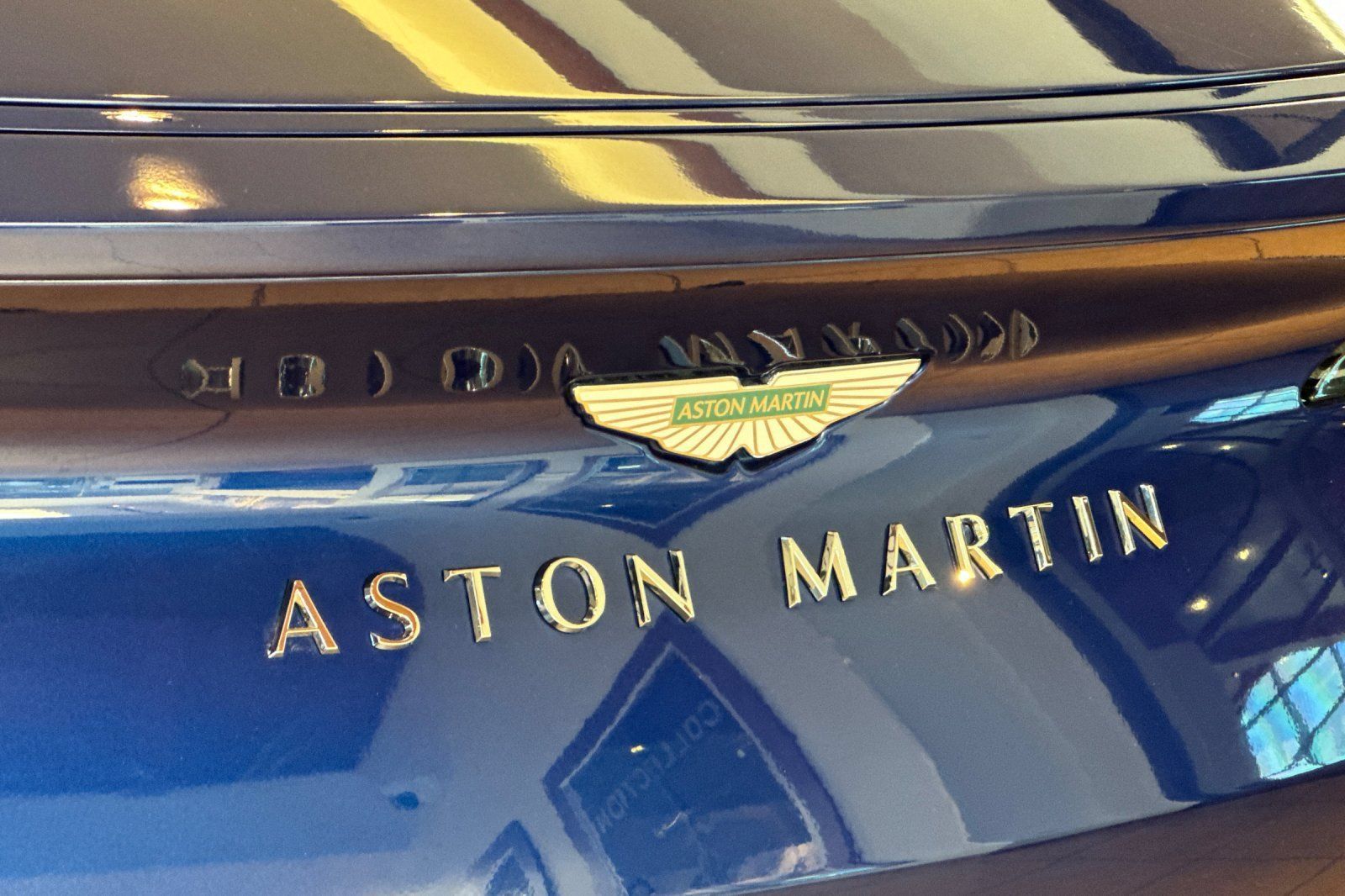 Used 2024 Aston Martin DB12 Convertible RWD image 29