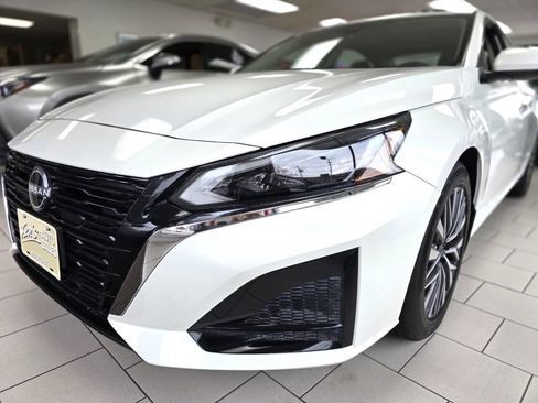 Used 2023 Nissan Altima 2.5 SV w/ SV Premium Package image 6