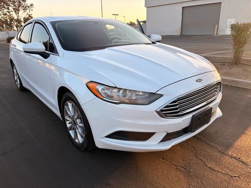 Used 2017 Ford Fusion SE w/ Fusion SE Technology Package FWD image 7