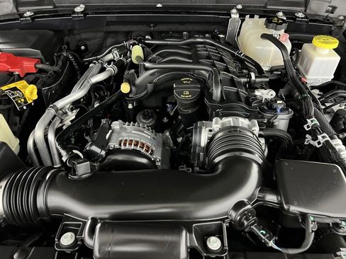 Certified 2023 Jeep Gladiator Willys image 31