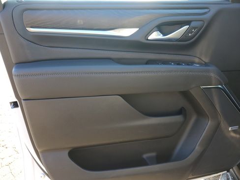 Used 2024 GMC Yukon XL Denali image 17