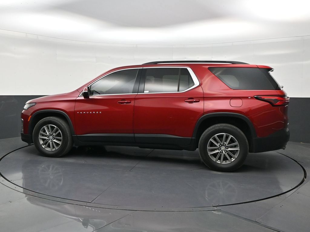 Used 2023 Chevrolet Traverse LT FWD image 2