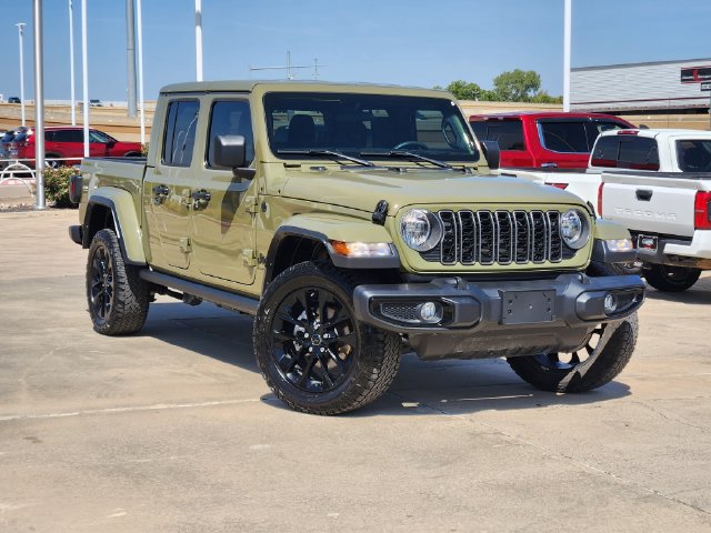 Used 2025 Jeep Gladiator Sport AWD/4WD image 2