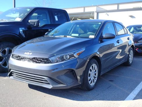 Used 2024 Kia Forte LX image 3