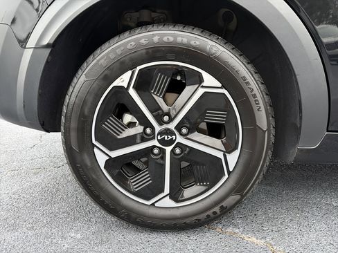 Used 2023 Kia Niro LX image 17