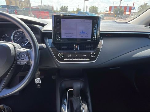 Used 2022 Toyota Corolla LE image 19