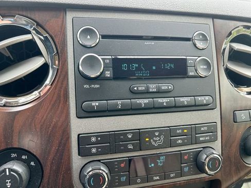 Used 2011 Ford F250 Lariat w/ Lariat Interior Pkg image 20