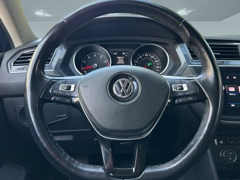 Used 2018 Volkswagen Tiguan SE image 16