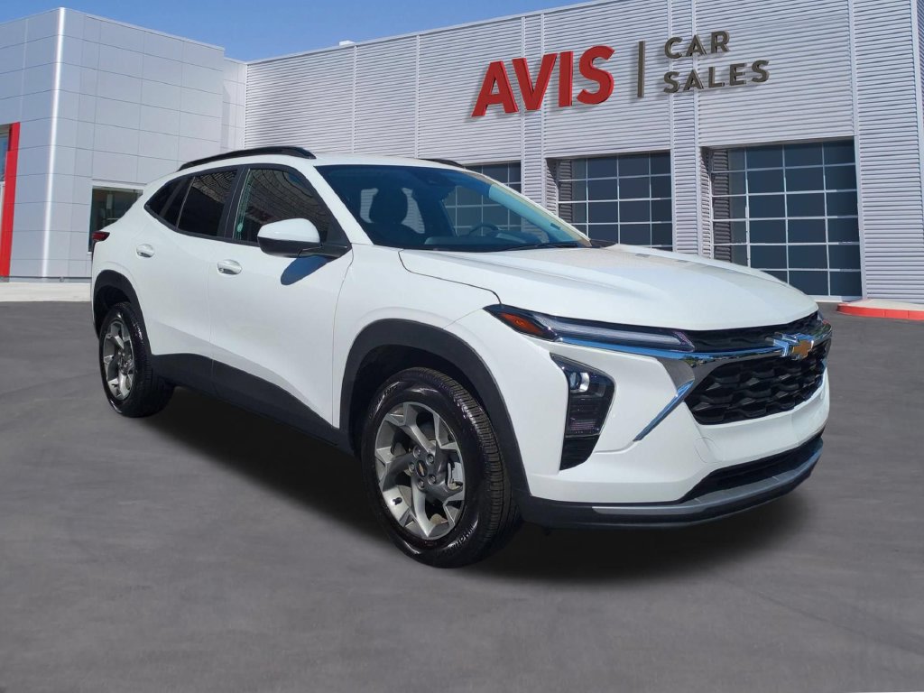Used 2026 Chevrolet Trax LT FWD image 3