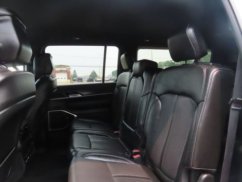 Used 2023 Jeep Wagoneer L Series II AWD/4WD image 22