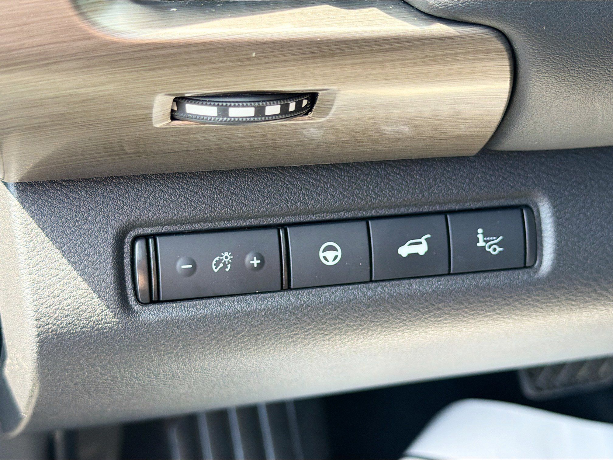 Used 2024 Nissan Pathfinder Platinum w/ Cargo Package FWD image 10