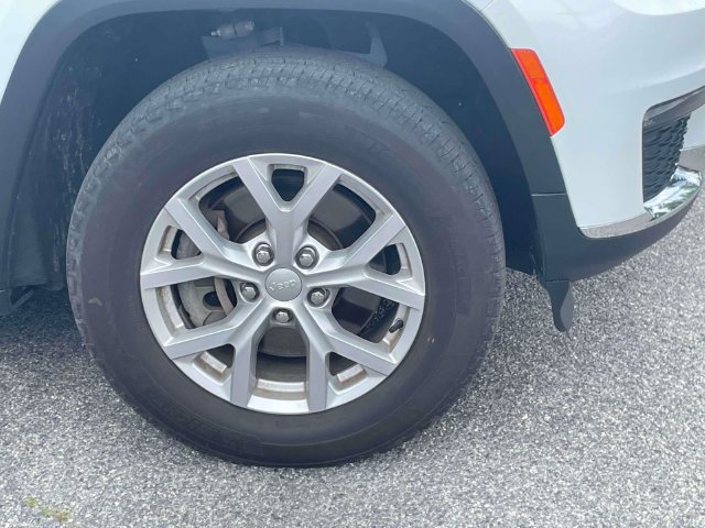Used 2023 Jeep Grand Cherokee L Limited AWD/4WD image 11