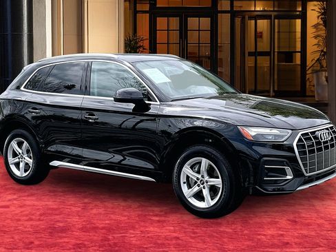 Used 2023 Audi Q5 2.0T Premium w/ Convenience Package AWD/4WD image 2