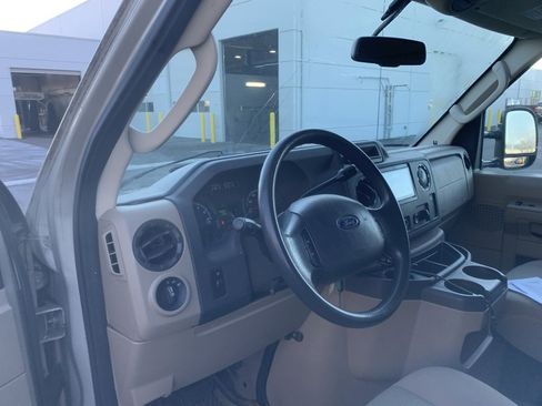 Used 2009 Ford E-350 and Econoline 350 Extended Wagon Super Duty image 13