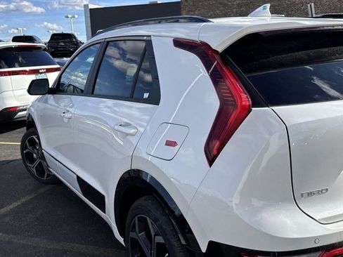 New 2025 Kia Niro EX Touring image 32