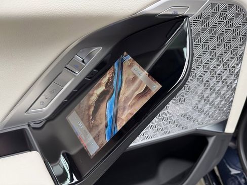 Certified 2023 BMW 760i xDrive w/ Executive Package image 26