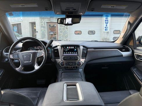 Used 2018 GMC Yukon Denali image 9
