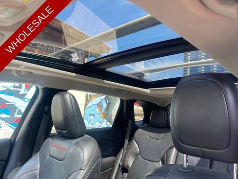 Used 2015 Jeep Cherokee Trailhawk w/ Comfort/Convenience Group AWD/4WD image 9
