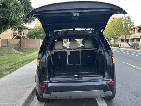 Used 2018 Land Rover Discovery SE image 48