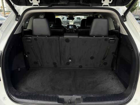 Used 2022 Toyota Highlander XLE FWD image 32