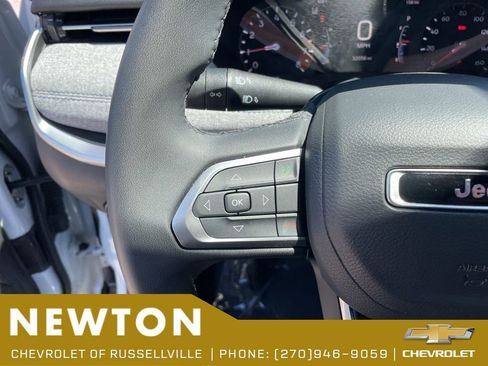 Used 2025 Jeep Compass Latitude AWD/4WD image 13