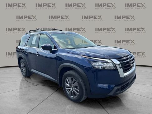 Used 2025 Nissan Pathfinder SV FWD image 7