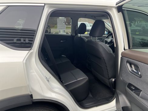 Used 2022 Nissan Rogue SV image 12