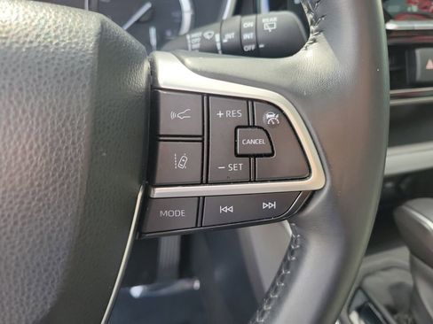 Used 2022 Toyota Highlander XLE image 31