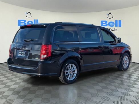 Used 2019 Dodge Grand Caravan SXT image 4