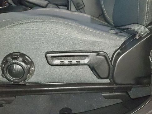 Used 2025 Jeep Gladiator Sport image 22