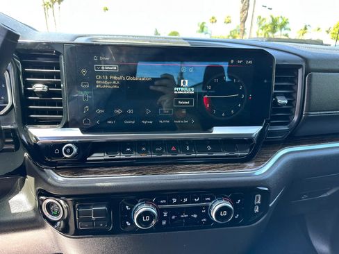 Used 2023 GMC Sierra 1500 SLE AWD/4WD image 32