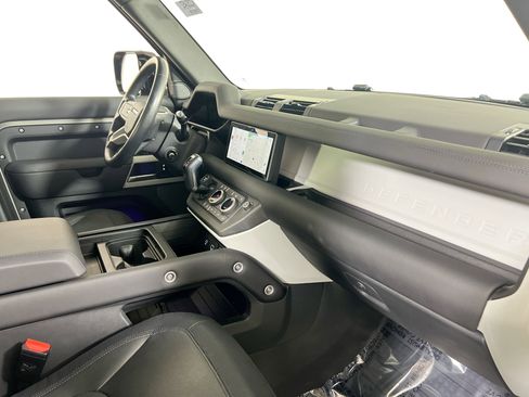 Used 2024 Land Rover Defender 110 X-Dynamic SE image 31