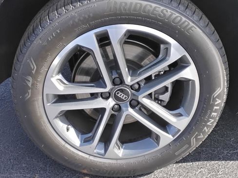 Used 2025 Audi Q5 Premium w/ Convenience Package image 11