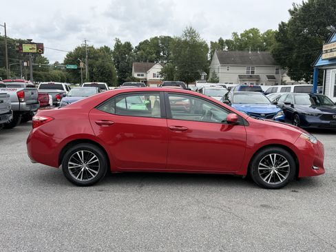 Used 2017 Toyota Corolla LE w/ LE Premium Package w/Moonroof FWD image 4